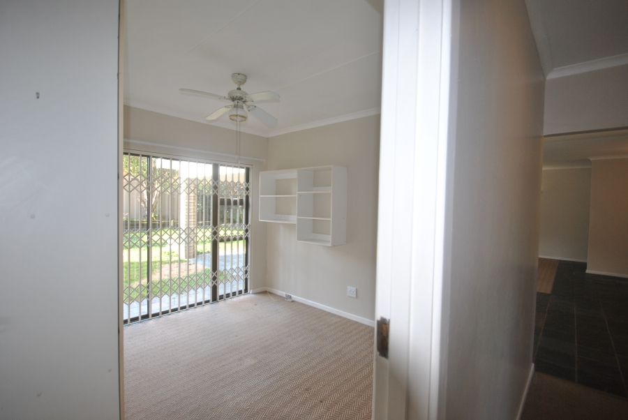 3 Bedroom Property for Sale in Bonza Bay Eastern Cape
